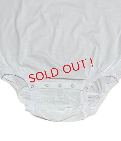 股下に金属スナップボタン