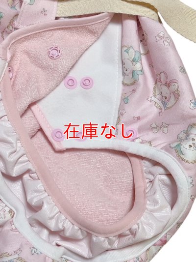 一番下のスナップボタンは3個、下から2番目には2個ついています