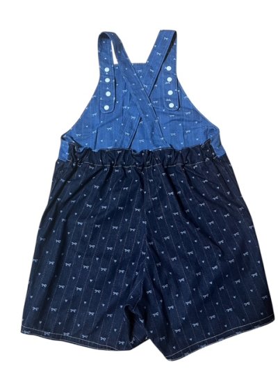 バック。ウエストにゴムあり