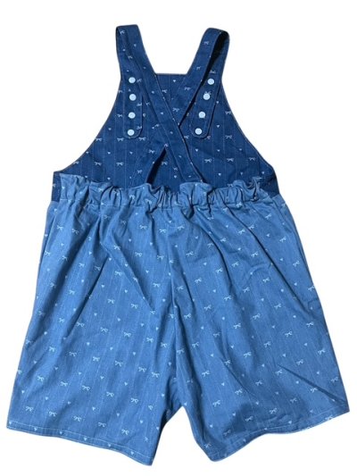 バック。ウエストにゴムあり