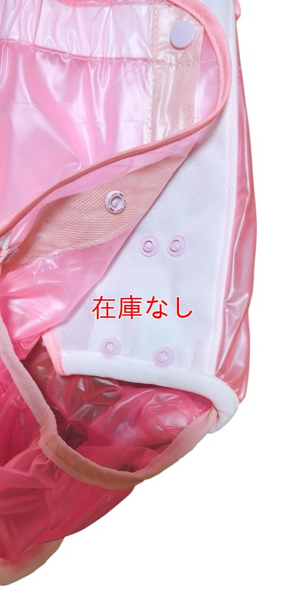 一番下と下から2番目には2個のスナップ