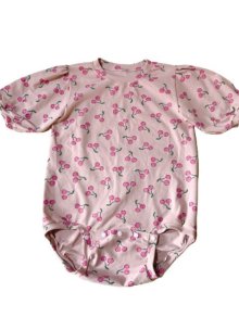 他の写真1: 大人用ロンパースチェリー柄半袖 在庫はMのみ