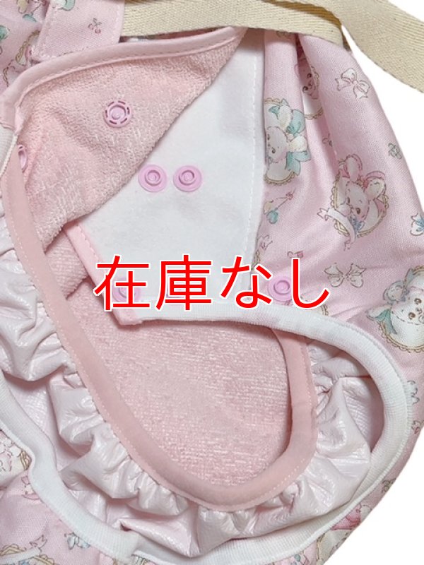 一番下のスナップボタンは3個、下から2番目には2個ついています