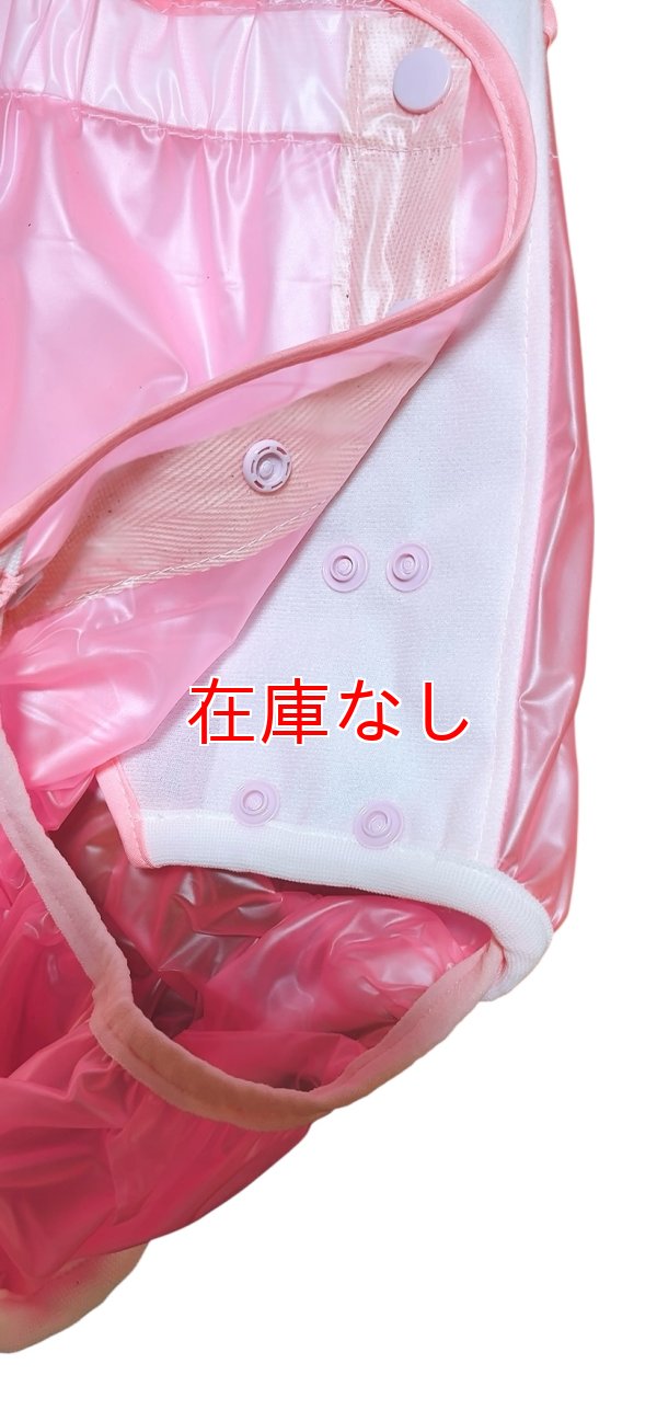 一番下と下から2番目には2個のスナップ