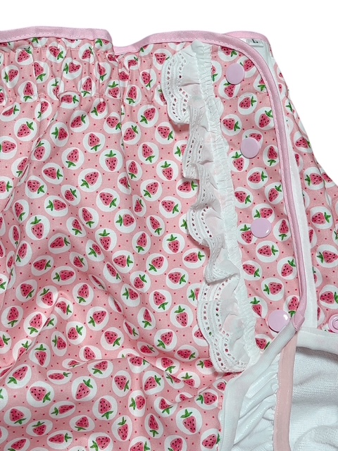 画像: 大人用 おむつカバーいちご柄レース付きパイル防水